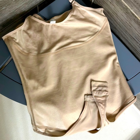 7-Piece EUC Shapewear Bundle - sizes M/L and Large - Picture 3 of 17